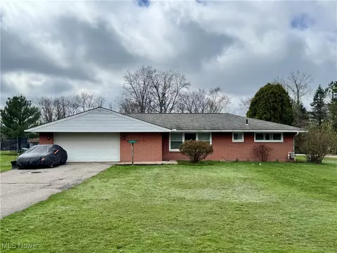 10962 Olmar Dr, Chardon, OH 44024