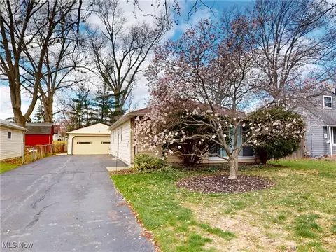 4820 Brooksdale Rd, Mentor, OH 44060