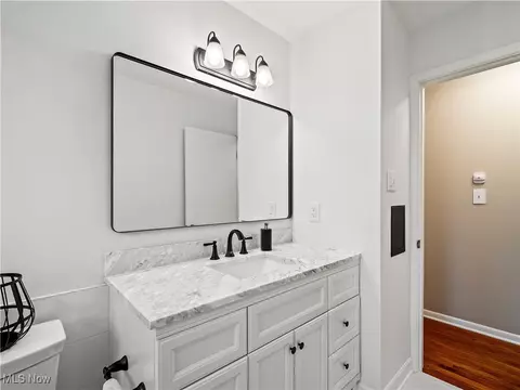Bath - 359 Beeler Dr, Berea, OH 44017 photo 2 of 2