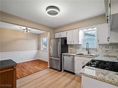 Kitchen - 359 Beeler Dr, Berea, OH 44017 photo 1 of 5
