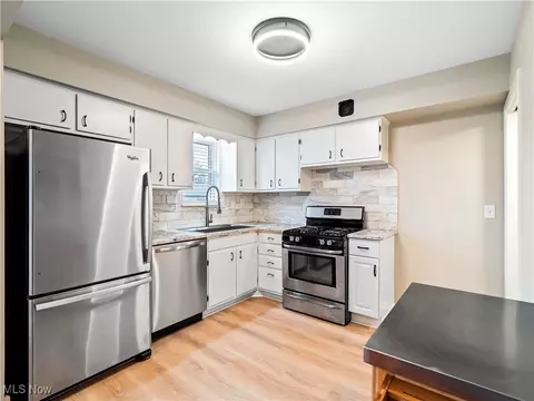 Kitchen - 359 Beeler Dr, Berea, OH 44017 photo 3 of 5
