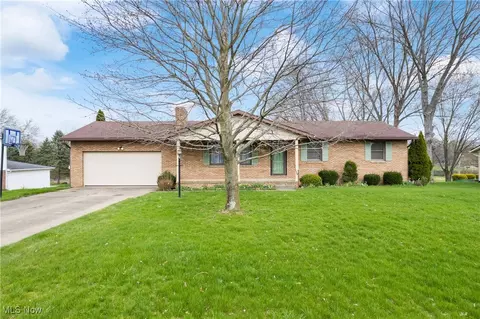 1063 Tumbleweed St NW, Uniontown, OH 44685