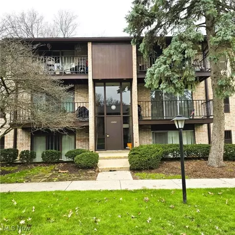 16480 Heather Ln #203, Middleburg Heights, OH 44130