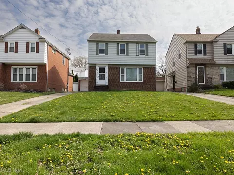 3905 Washington Blvd, University Heights, OH 44118