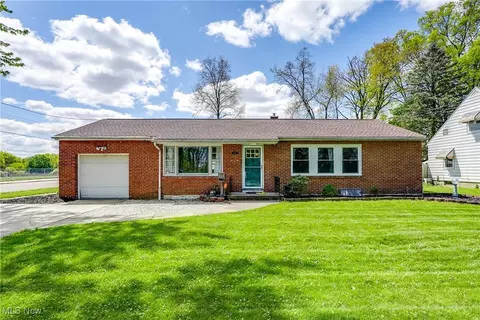 1560 Bond St, Akron, OH 44313