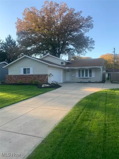 23810 Oak Ln, North Olmsted, OH 44070
