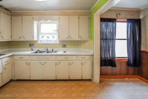 Kitchen - 400 E Line St, Minerva, OH 44657 photo 3 of 3