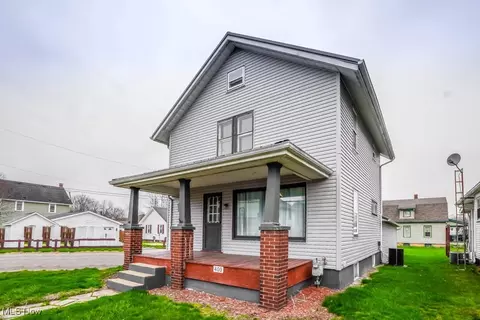 Exterior - 400 E Line St, Minerva, OH 44657 photo 2 of 2