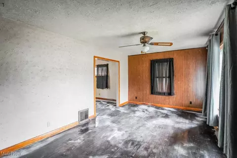 Living - 400 E Line St, Minerva, OH 44657 photo 1 of 2