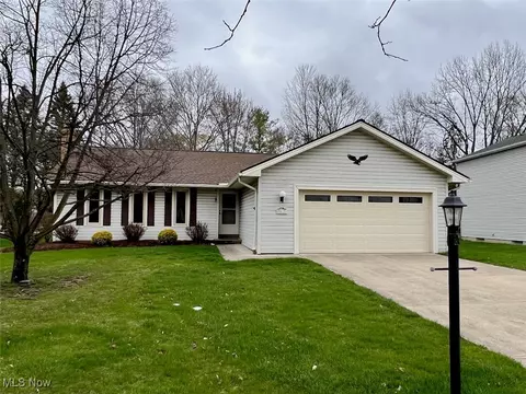 9619 Huntington Park Dr, Strongsville, OH 44136