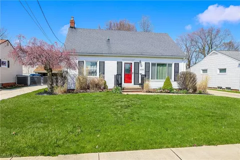 10700 Fairlawn Dr, Parma, OH 44130