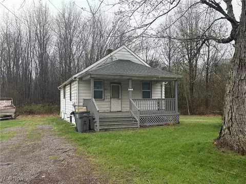 2411 Bott St, Youngstown, OH 44505
