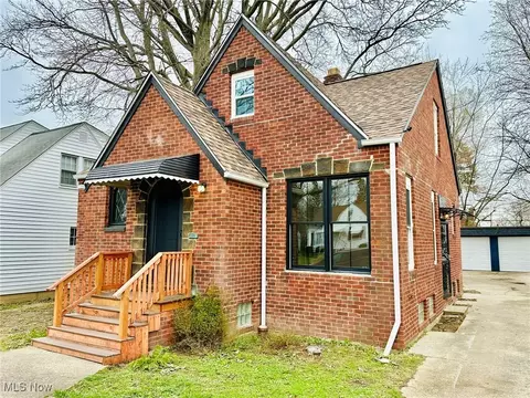 3815 Lee Heights Blvd, Cleveland, OH 44128