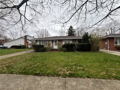 6558 Anita Dr, Parma Heights, OH 44130