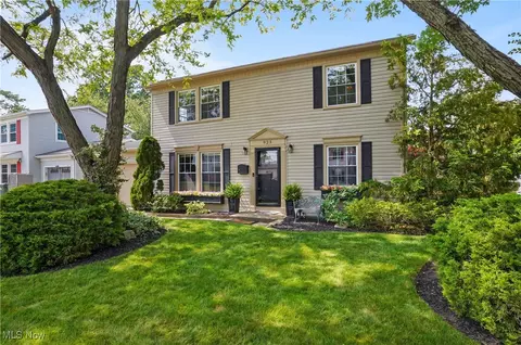 923 Barnes Ave, Cuyahoga Falls, OH 44221