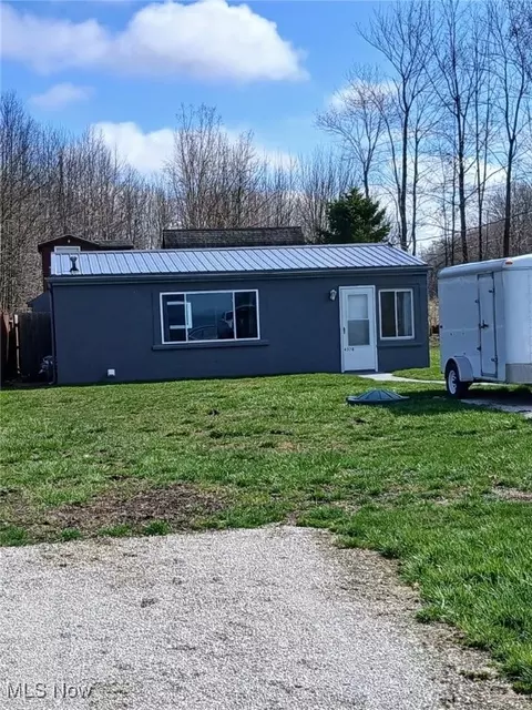4370 Lake Rd E, Geneva, OH 44041