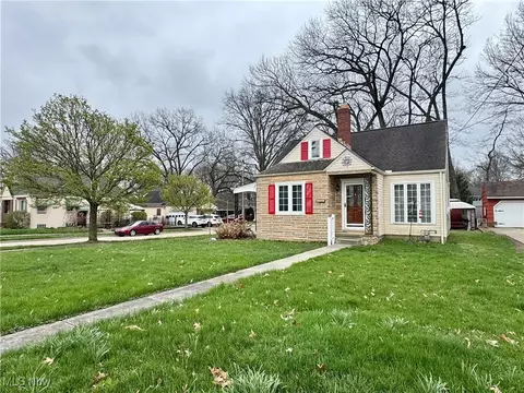 2236 Quayle Dr, Akron, OH 44312