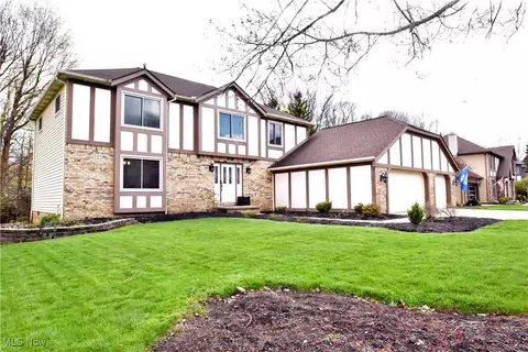 519 Quail Run Dr, Broadview Heights, OH 44147