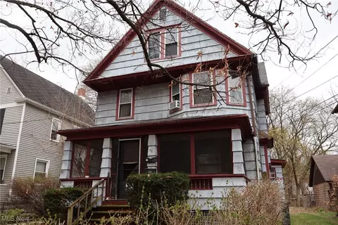 96 Hall St, Akron, OH 44303
