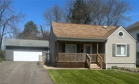 7925 E 2nd St, Masury, OH 44438