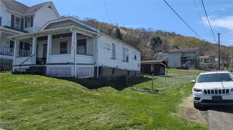600 Third St, Chester, WV 26034 photo 2