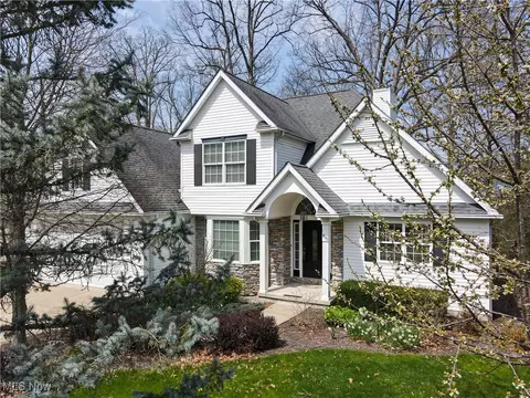 815 Woodbridge Trl, Sagamore Hills, OH 44067