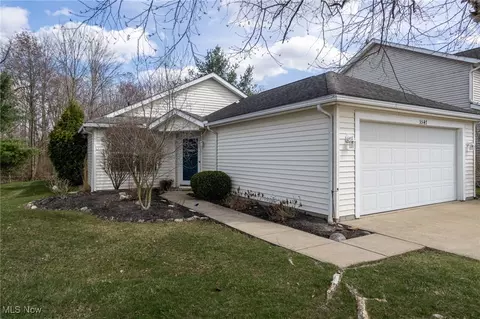 3547 Castleton Ln, Brunswick, OH 44212