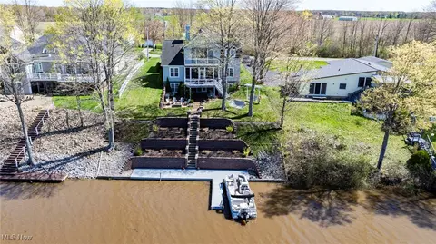 1432 Lake Vue Dr, Roaming Shores, OH 44085