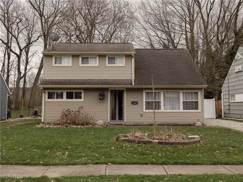 1150 Ruth Ave, Cuyahoga Falls, OH 44221