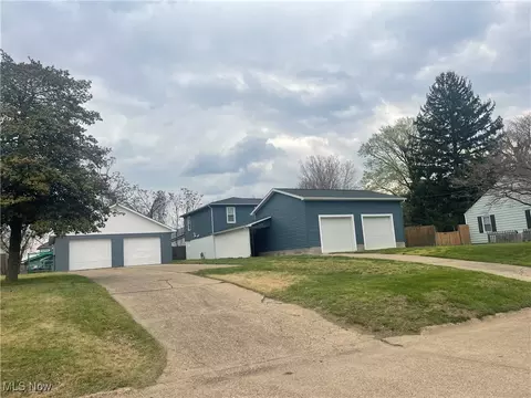 1003 32nd St, Vienna, WV 26105