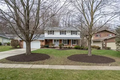 16987 Stag Thicket Ln, Strongsville, OH 44136