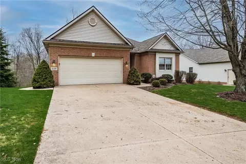 9405 Huntshire Ave NW, North Canton, OH 44720