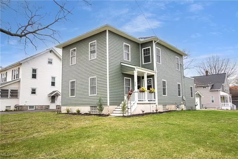 249 N Elmwood Ave, Medina, OH 44256