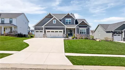 351 Heatherby Ln NE, Hartville, OH 44632