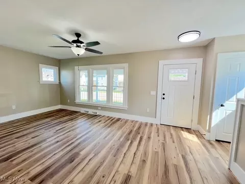 Living - 4602 Broadway St, Midvale, OH 44653 photo 2 of 3
