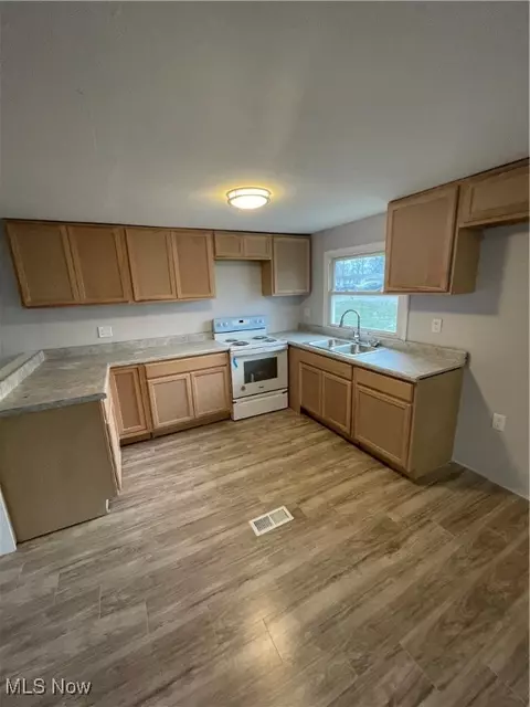 364 Hickory Run, Lagrange, OH 44050 photo 5