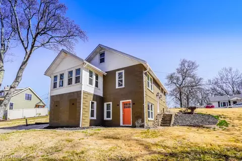 541 Canova Dr, Akron, OH 44319