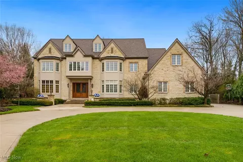 1835 Arlington Row, Westlake, OH 44145