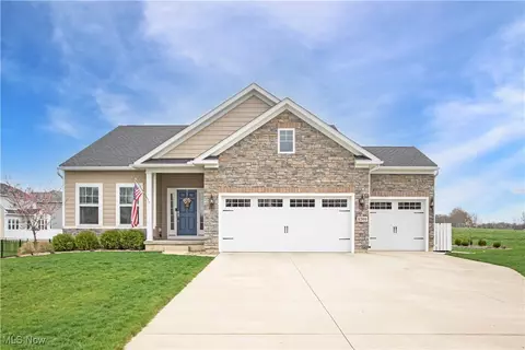 8209 Glenmoor Ln, North Ridgeville, OH 44039