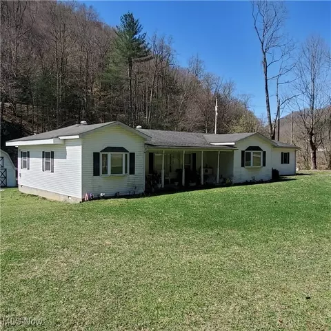 2398 Seneca Trl, Montrose, WV 26283