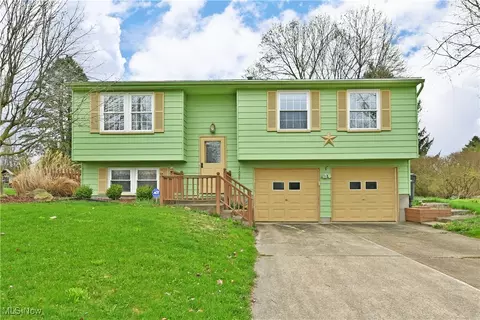 8094 Castle Rock Dr NE, Warren, OH 44484