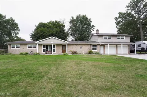1914 Eloise Cir NE, Hartville, OH 44632