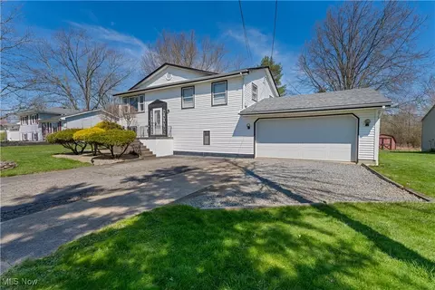 1863 Beaver Trl, Mineral Ridge, OH 44440