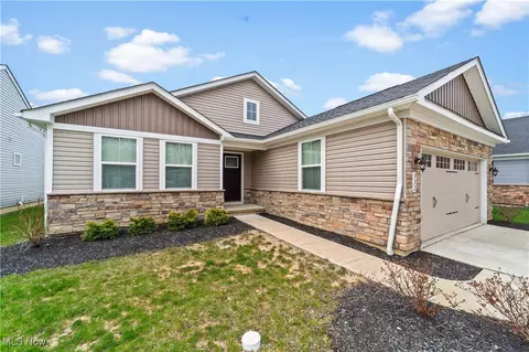 332 Pebble Creek Ct, Amherst, OH 44001