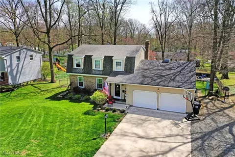 251 Chapel Ln, Canfield, OH 44406