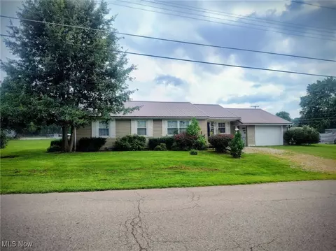16 Beechrock Dr, Zanesville, OH 43701