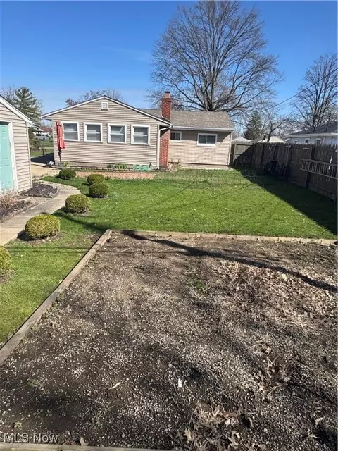 Exterior - 537 Willow Park Rd, Elyria, OH 44035 photo 3 of 6