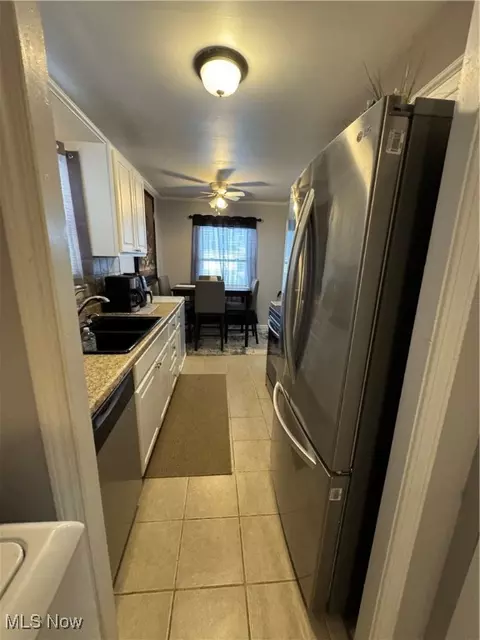 Entry Way - 537 Willow Park Rd, Elyria, OH 44035 photo 1 of 2