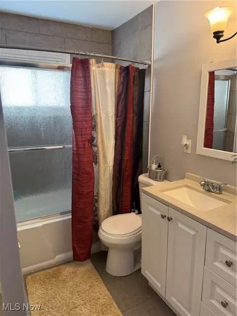 Bath - 537 Willow Park Rd, Elyria, OH 44035 photo 2 of 2