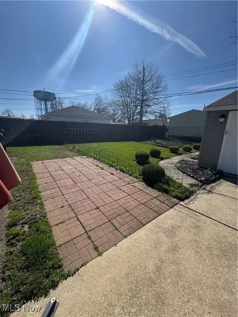 Exterior - 537 Willow Park Rd, Elyria, OH 44035 photo 1 of 6